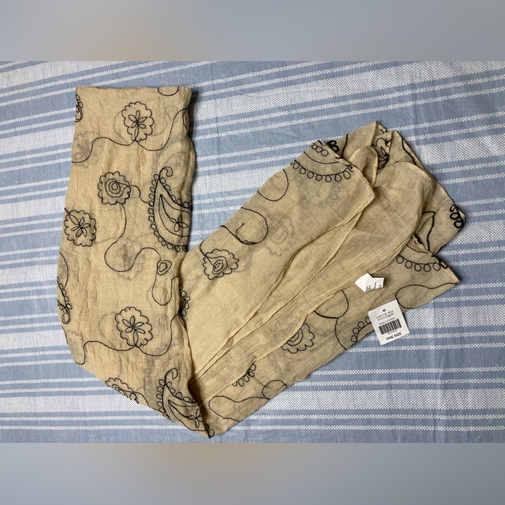 💛TODAY***$15***NWT Emporio Enzo beige and black sheer scarf.